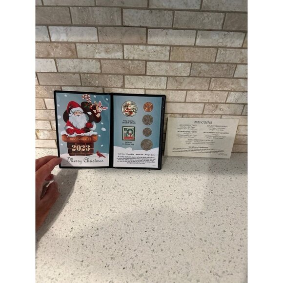 2023‎ Santa Coin Collectible Greeting Card - Picture 1 of 3